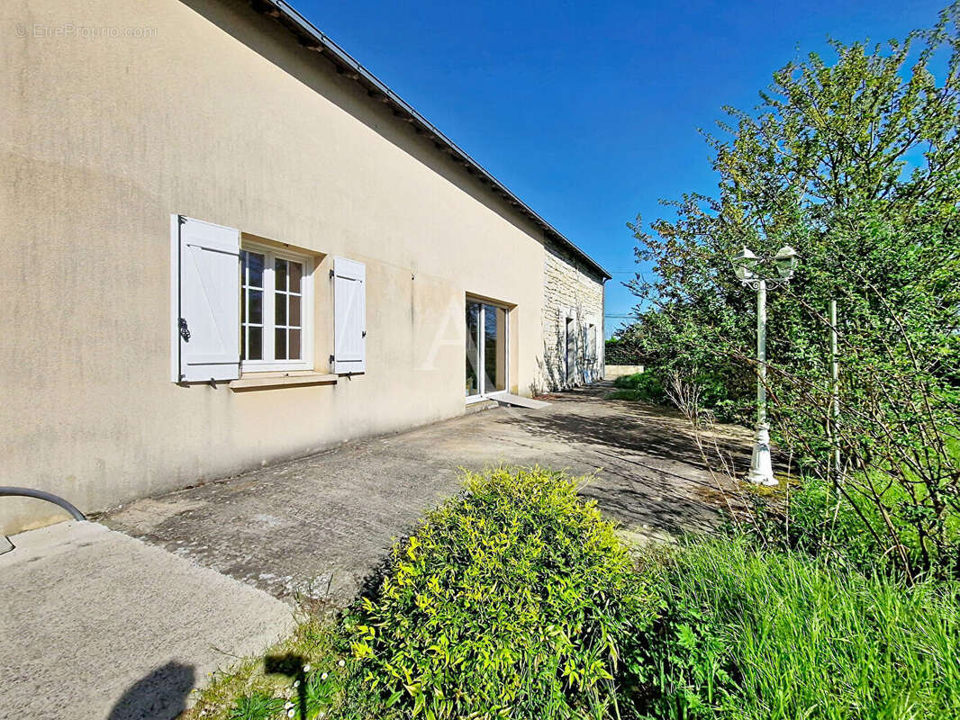 Maison à CIZAY-LA-MADELEINE