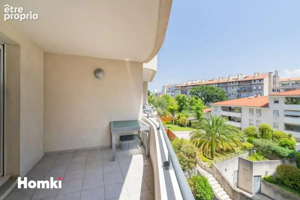 Appartement T3 de 75 m² à Marseille 13008, Rue du Commandant Rolland - photo 2