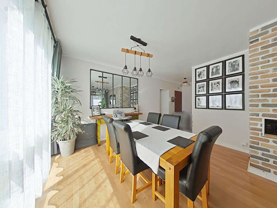 Appartement à FONTENAY-LE-FLEURY