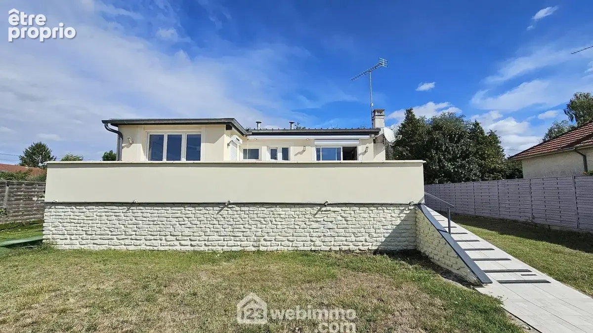 Venez découvrir cette maison entretenue.