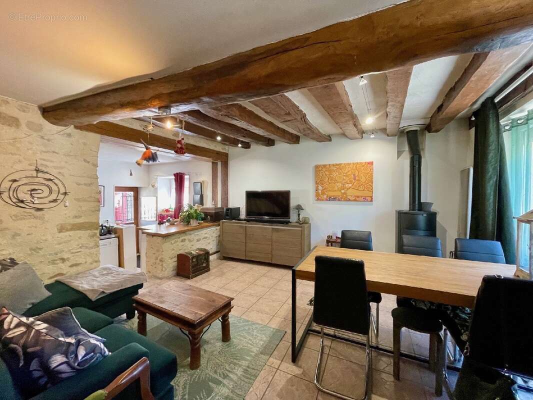 Maison à LA CHAPELLE-LA-REINE