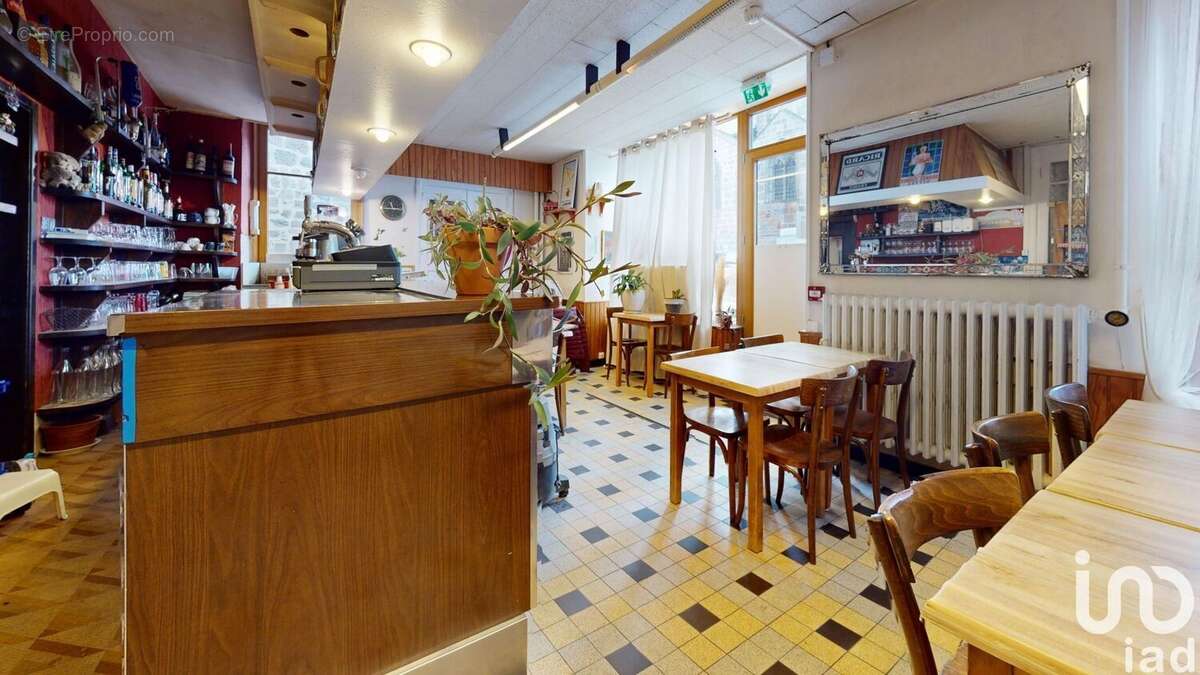 Photo 5 - Commerce à BESSE-ET-SAINT-ANASTAISE