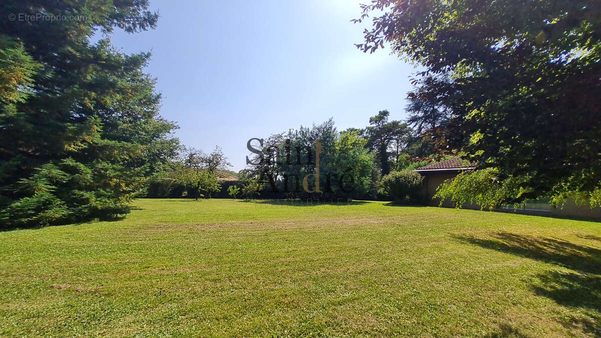 Maison à FLEAC