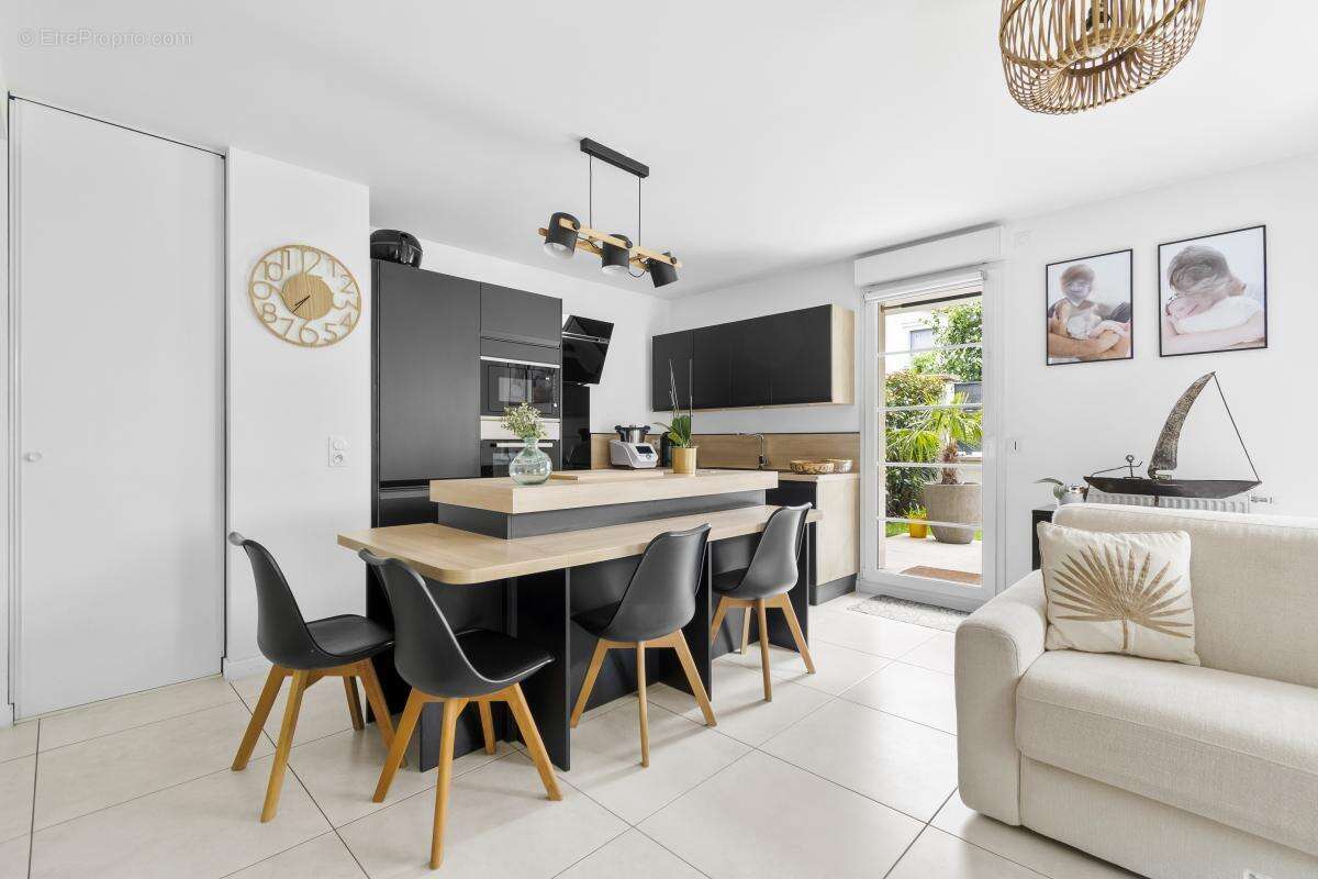 Appartement à LA GARENNE-COLOMBES