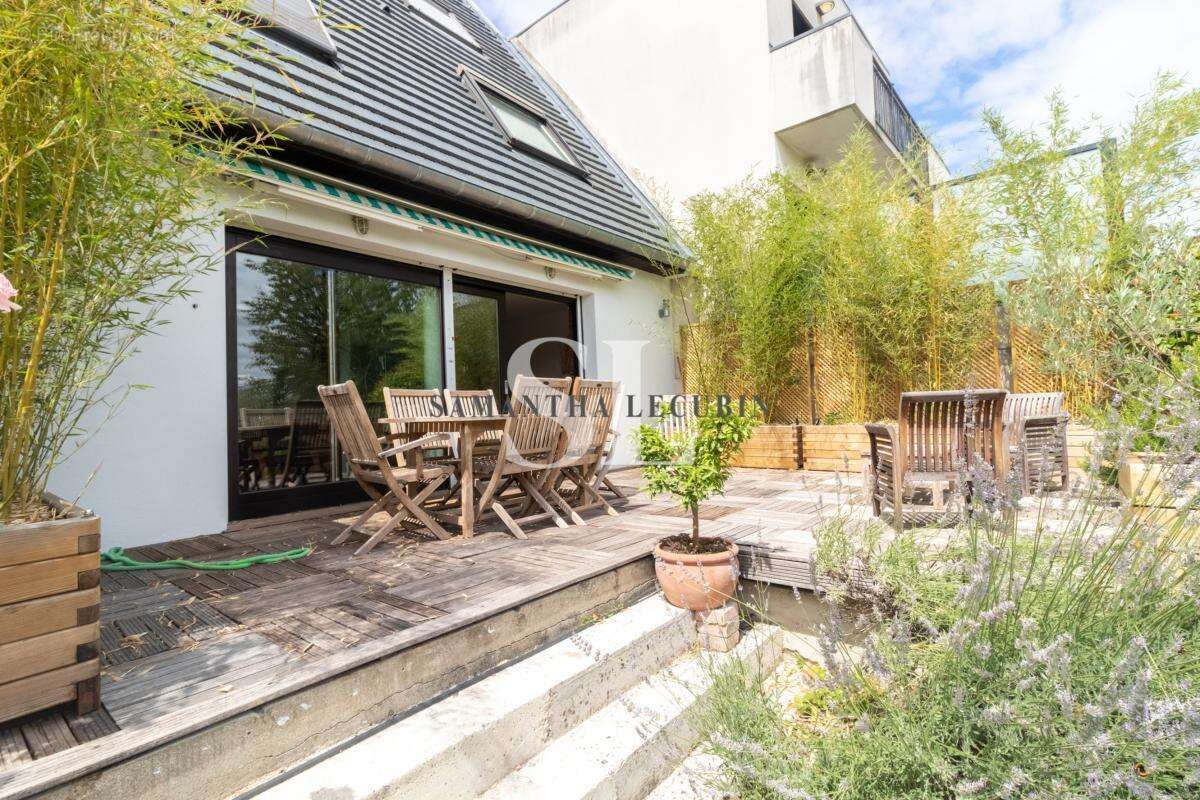 Maison 145 m² à Romainville  - photo 2