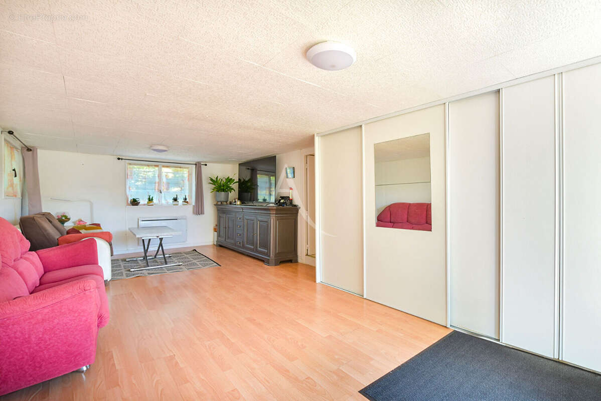 Maison à VAUX-LE-PENIL