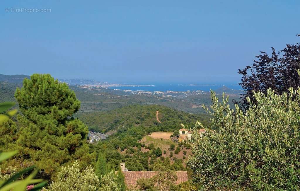 Maison à LES ADRETS-DE-L'ESTEREL