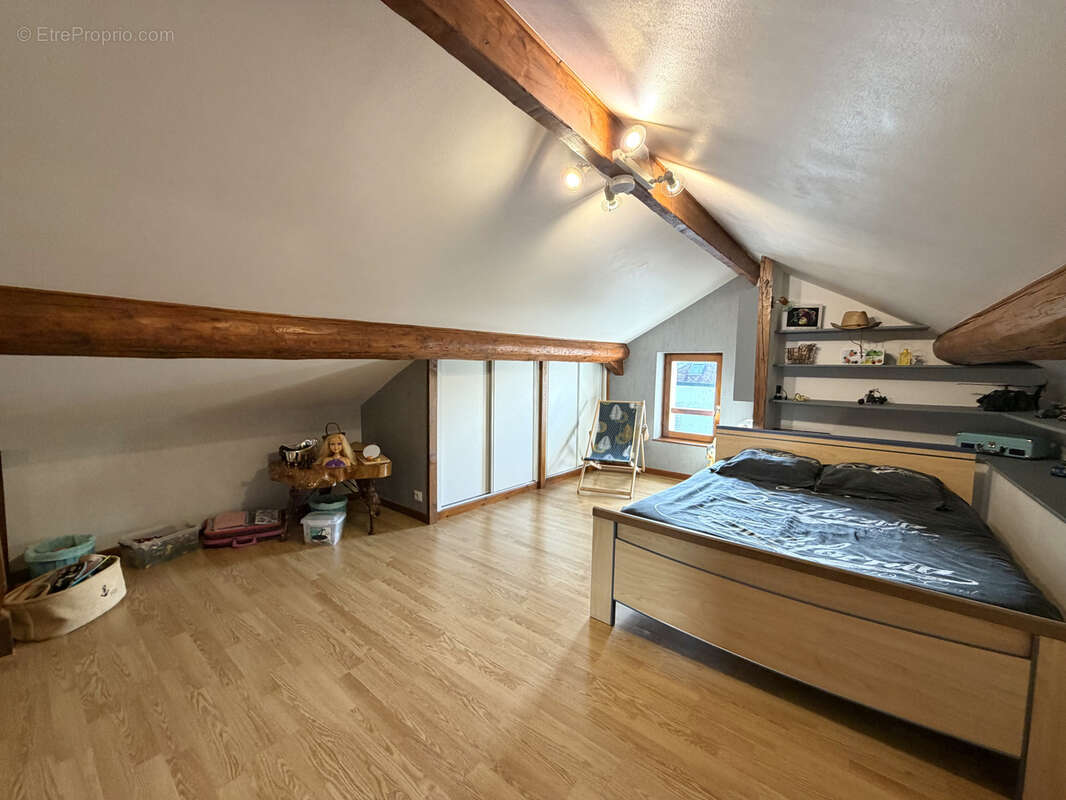 Maison à CONDE-SAINTE-LIBIAIRE