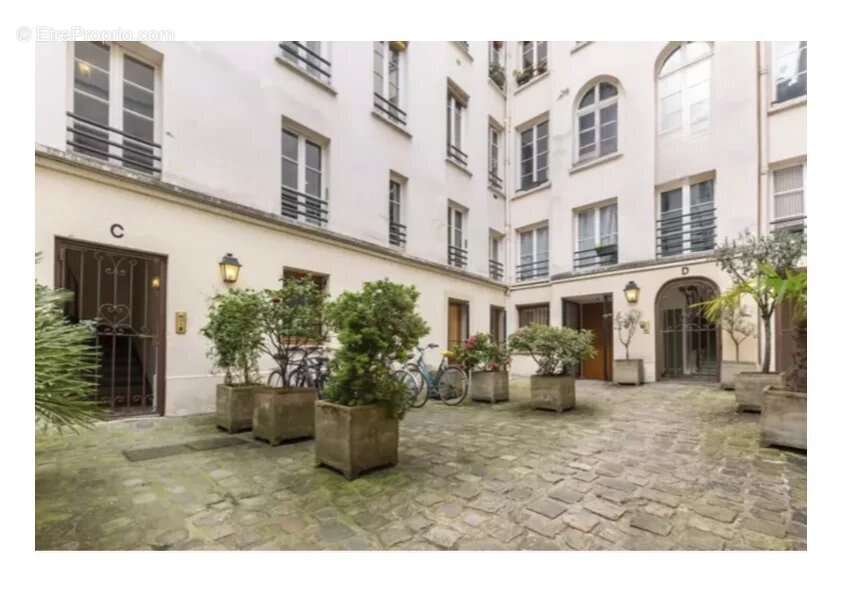 Appartement à PARIS-3E