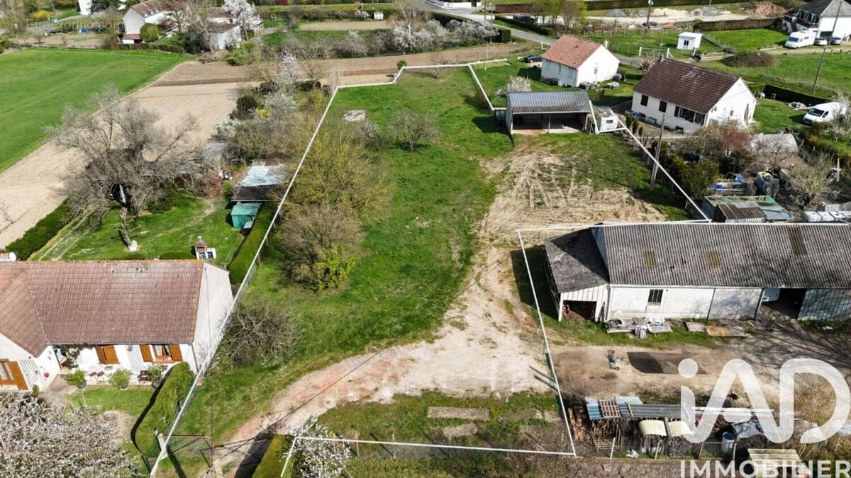 Photo 1 - Terrain à SAINT-JULIEN-DE-CHEDON