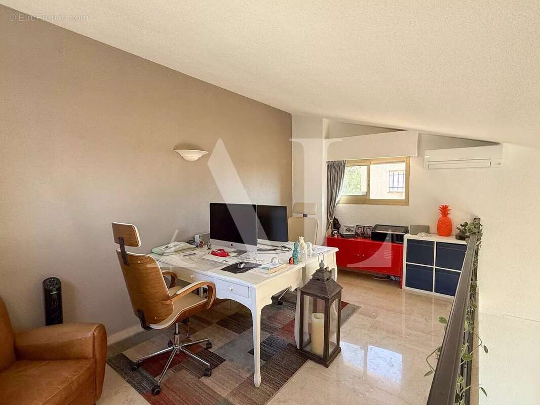 Appartement à VALLAURIS