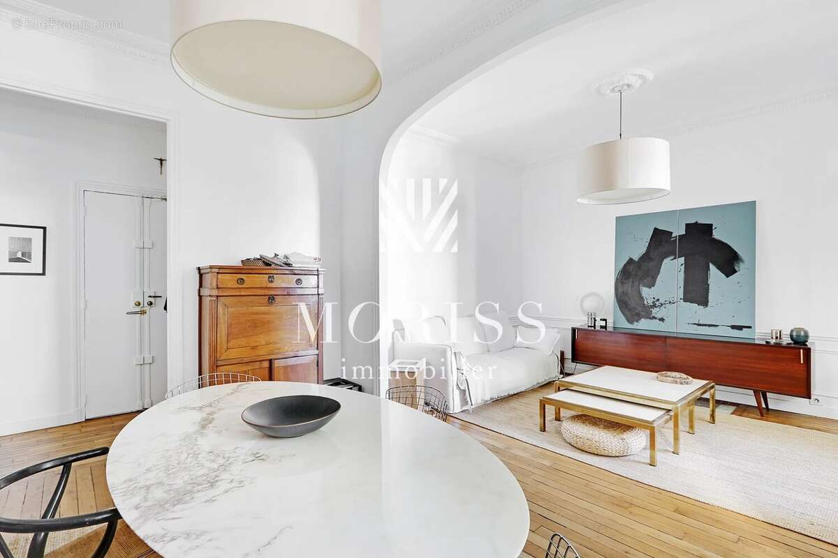 Appartement à PARIS-16E