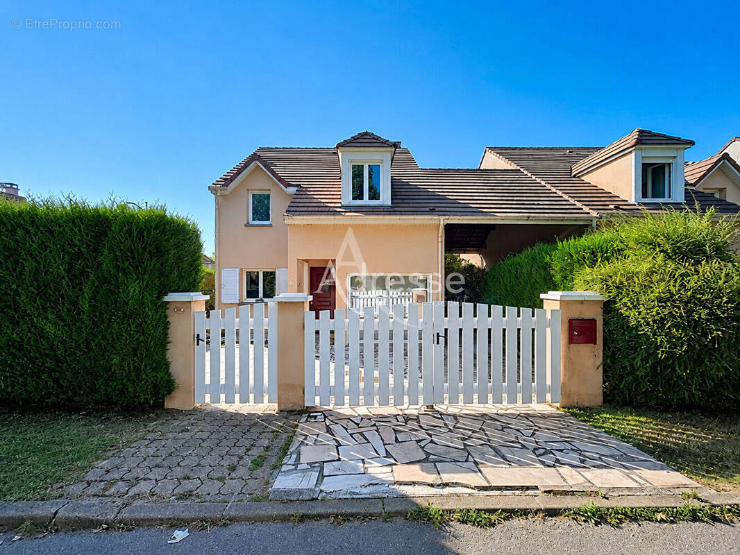 Maison à MAGNY-LE-HONGRE