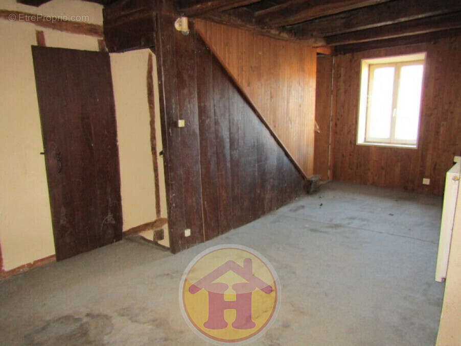 Maison à SAINT-LAURENT-SUR-GORRE