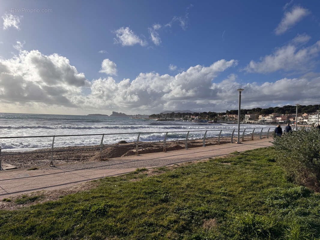 Commerce à SAINT-CYR-SUR-MER