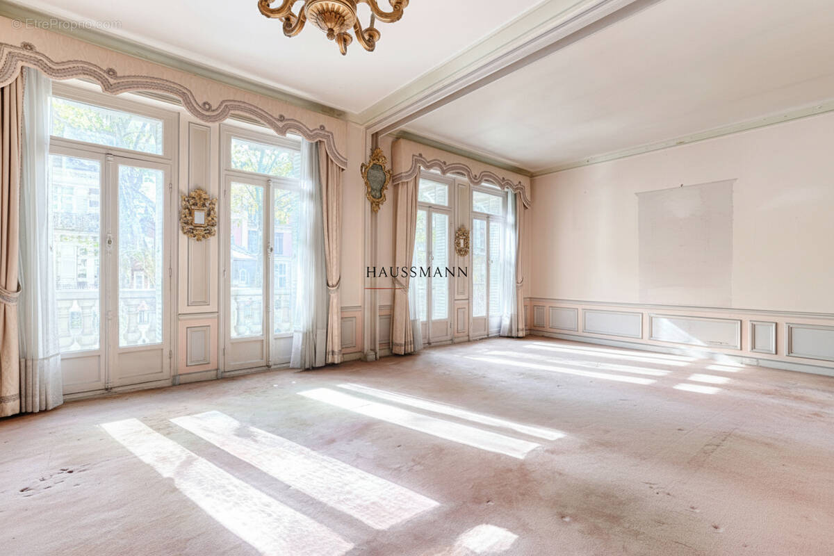 Appartement à PARIS-7E