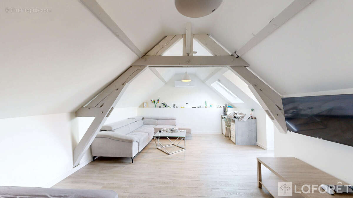 Maison à THIEL-SUR-ACOLIN