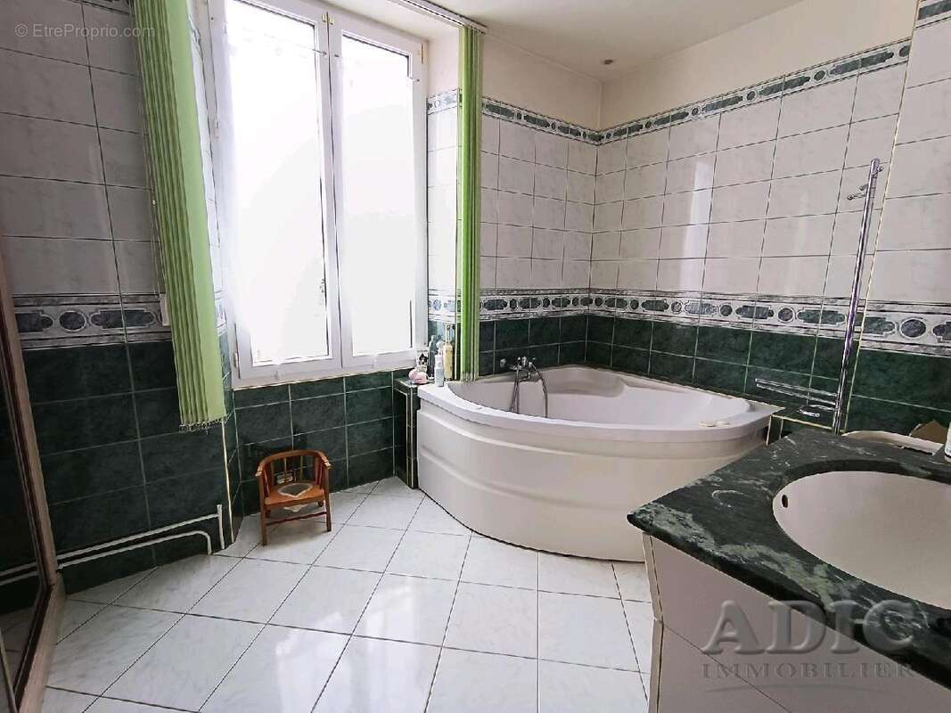 Maison 223 m² à Dammartin-En-Goele  - photo 7