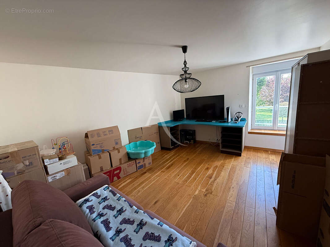 Maison à QUELAINES-SAINT-GAULT