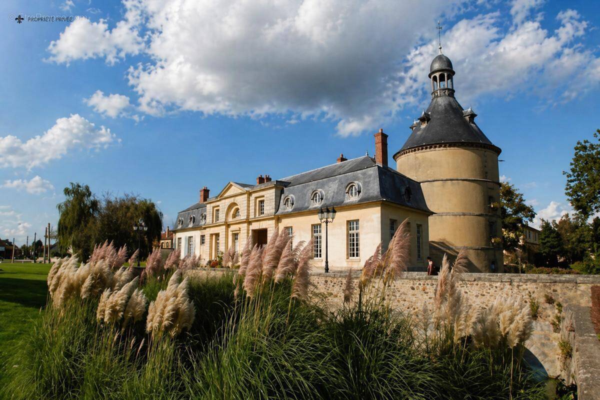 Maison à SAINTE-GENEVIEVE-DES-BOIS