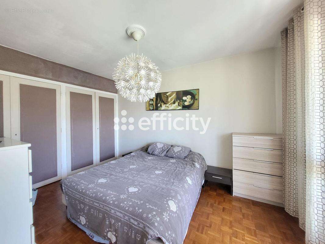 Appartement à PIERRE-BENITE