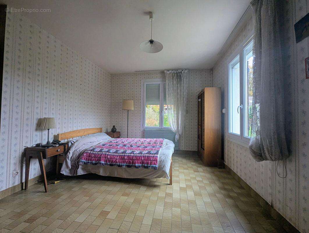 Maison à BRIIS-SOUS-FORGES