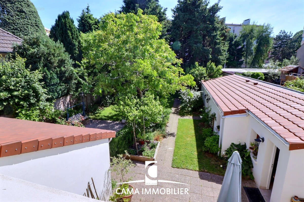 Maison à LES CLAYES-SOUS-BOIS