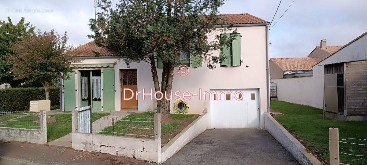 Maison à LA CHAIZE-LE-VICOMTE