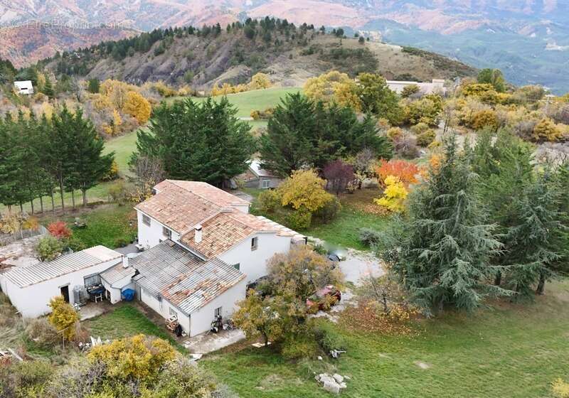 Propriété de 210 m² avec appartement indépendant, 1,65 ha de terrain et dépendances - photo 11
