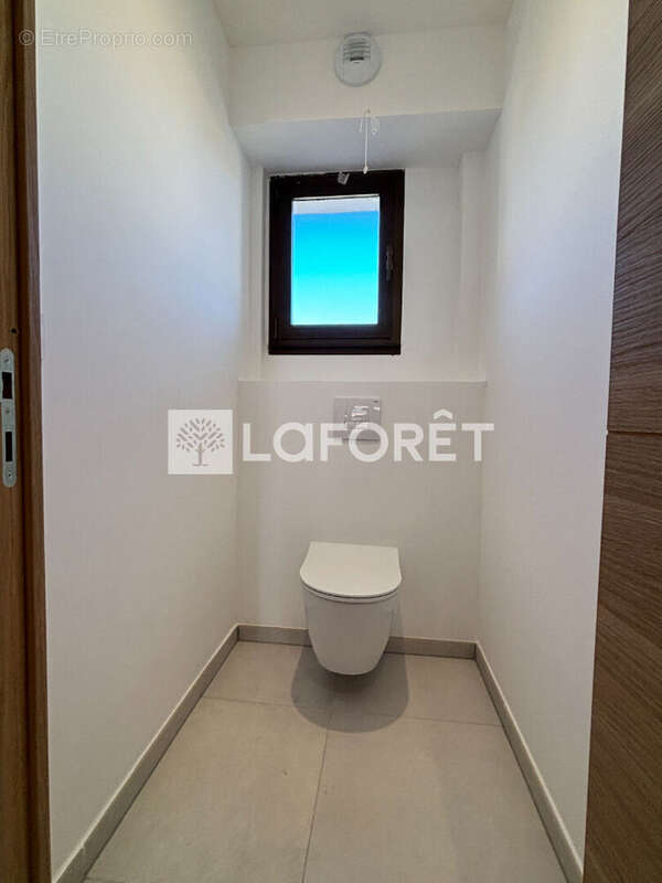 Appartement à SAINT-LAURENT-DU-VAR