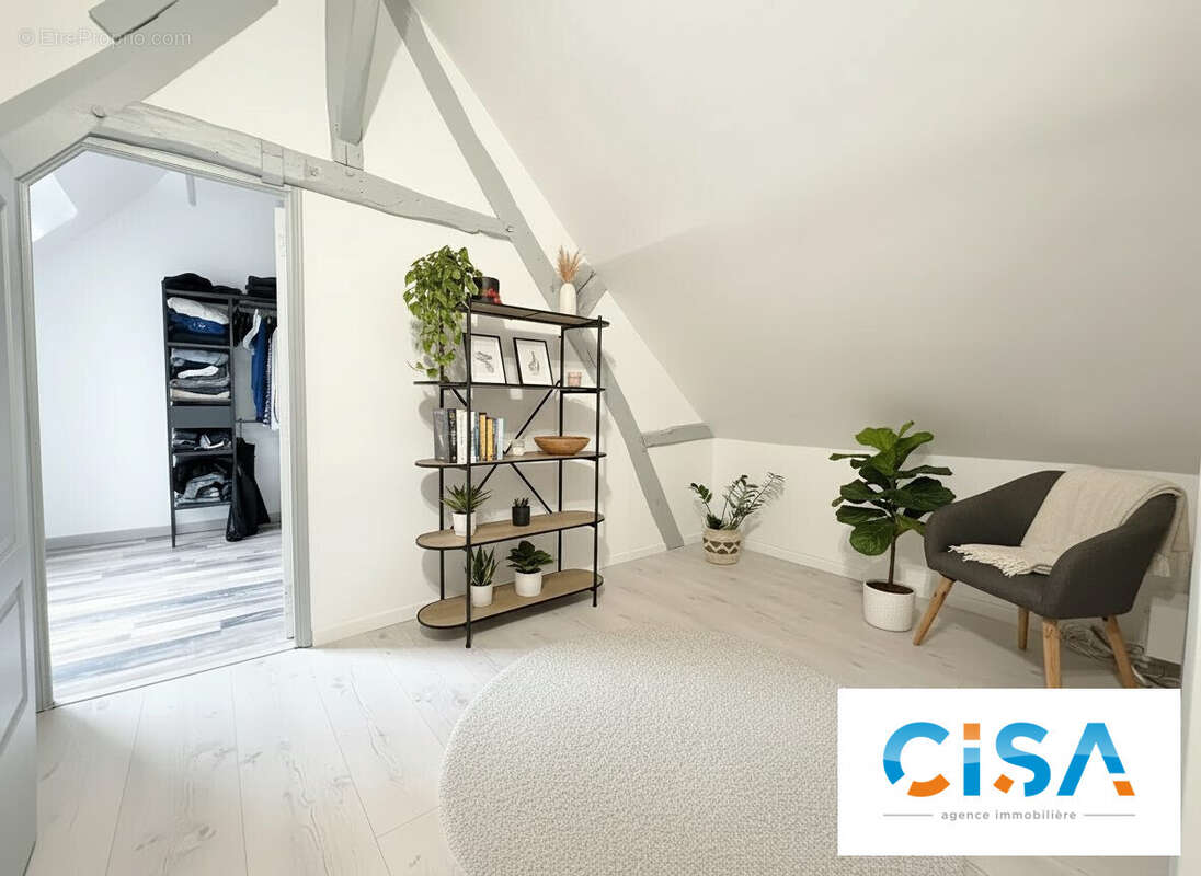 Maison à ESTREES-SAINT-DENIS