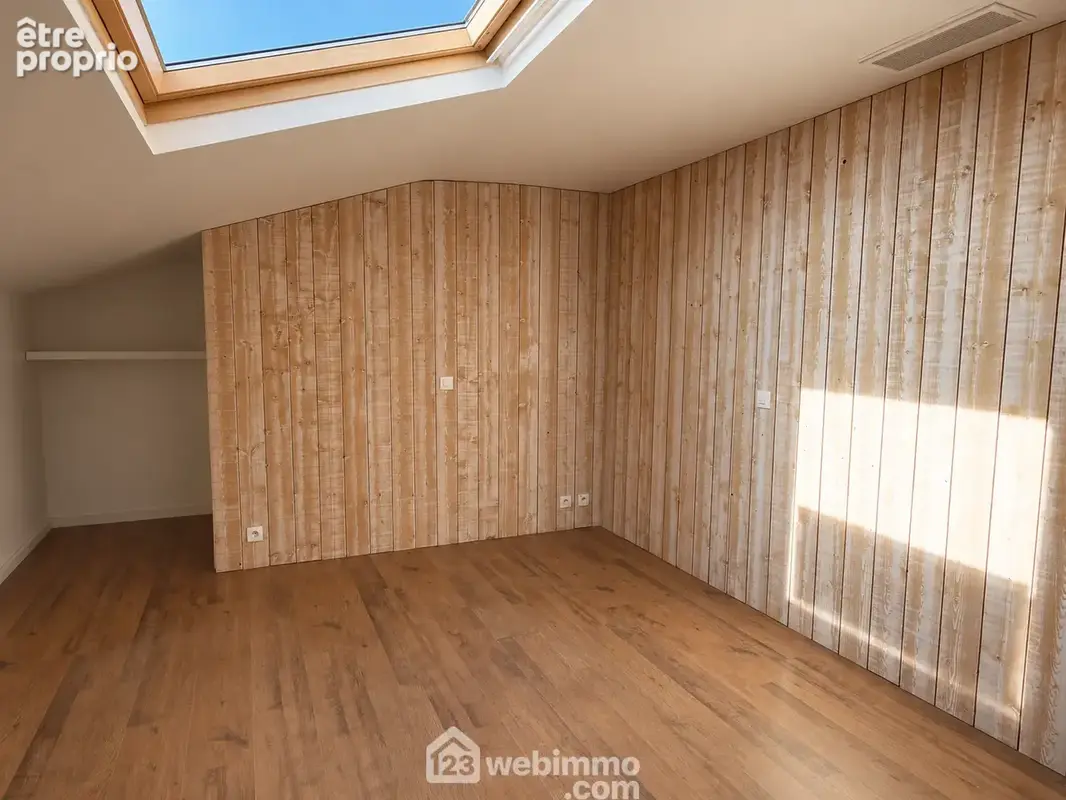Une pièce indépendante (ancienne chambre)?