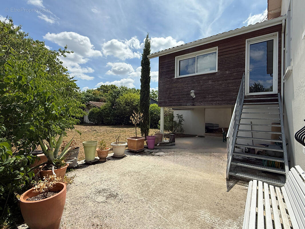 Maison à RUELLE-SUR-TOUVRE