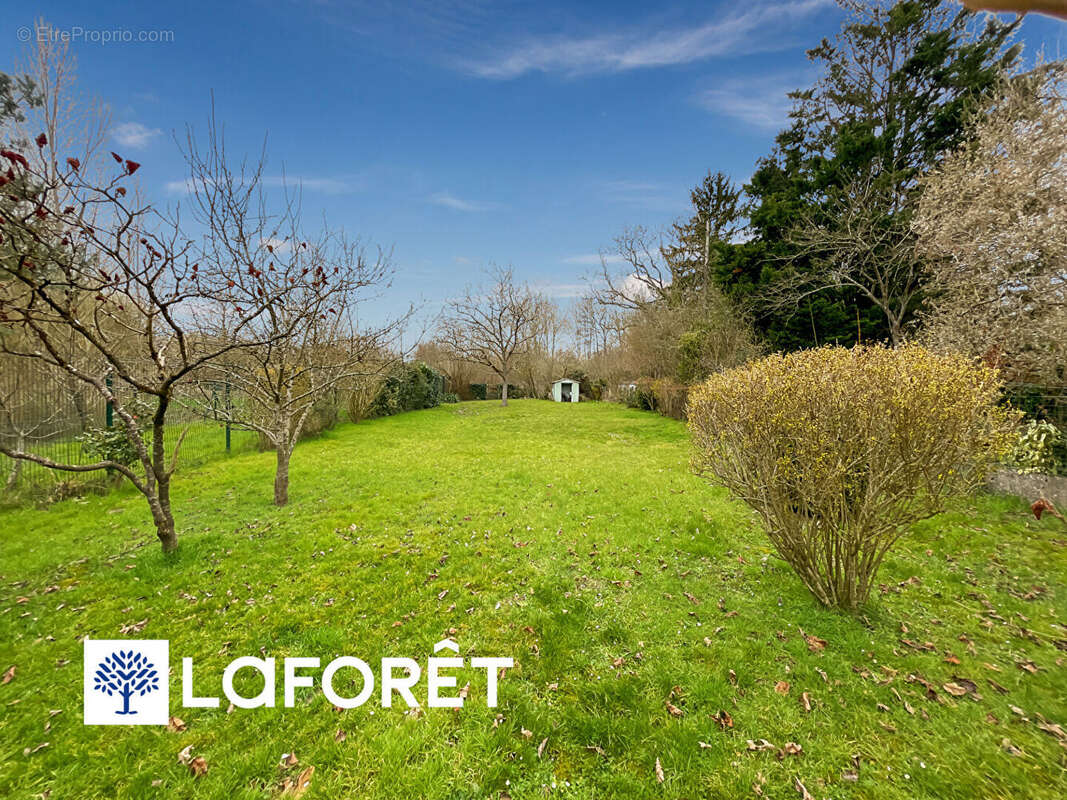 Maison à SAINTE-GENEVIEVE-DES-BOIS