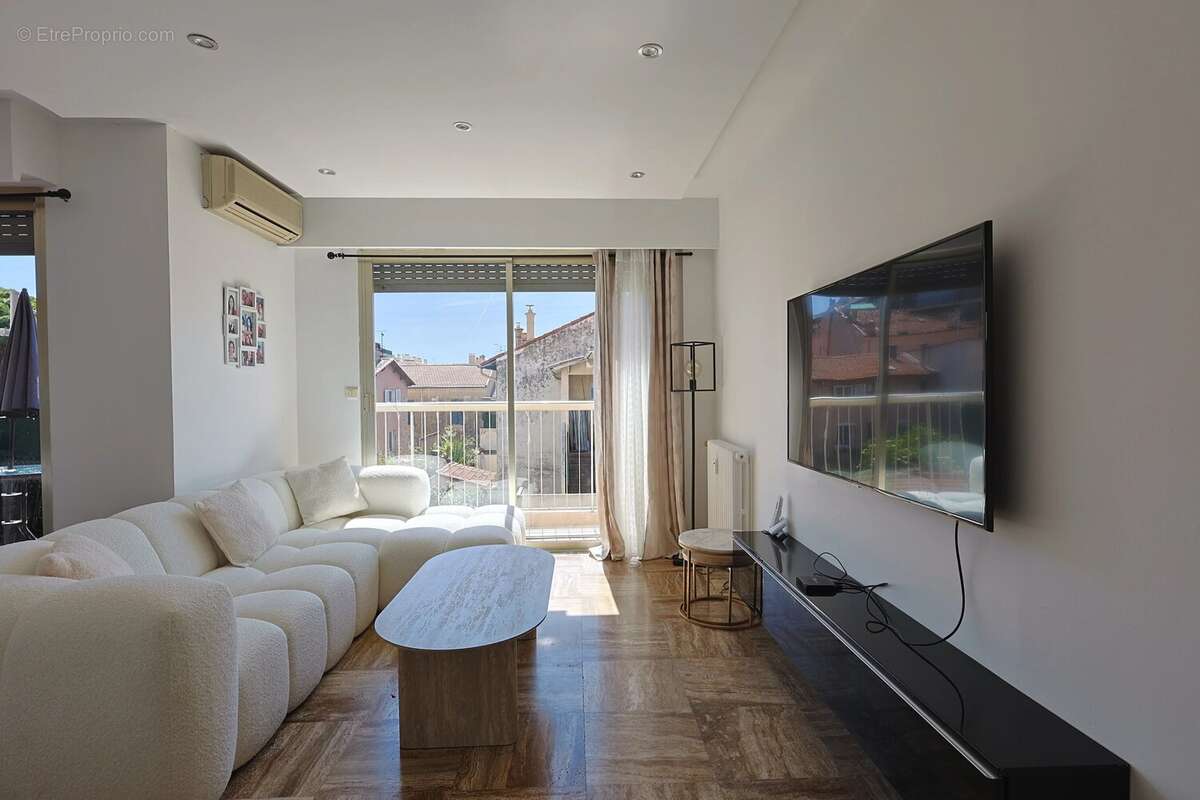 Appartement à VALLAURIS