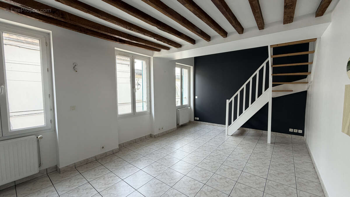 Appartement à NEAUPHLE-LE-CHATEAU