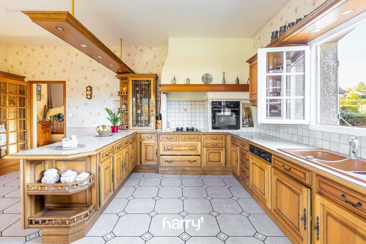 Maison 350 m² à Dole  - photo 6
