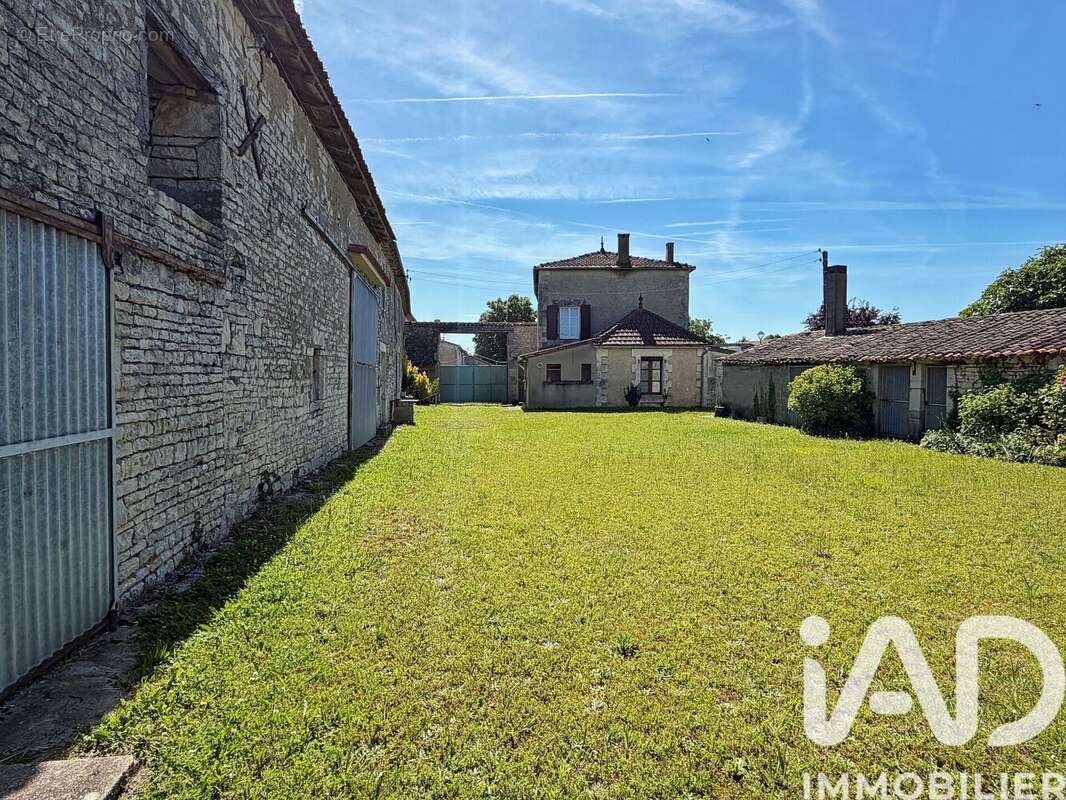Maison 155 m² à Vervant  - photo 6