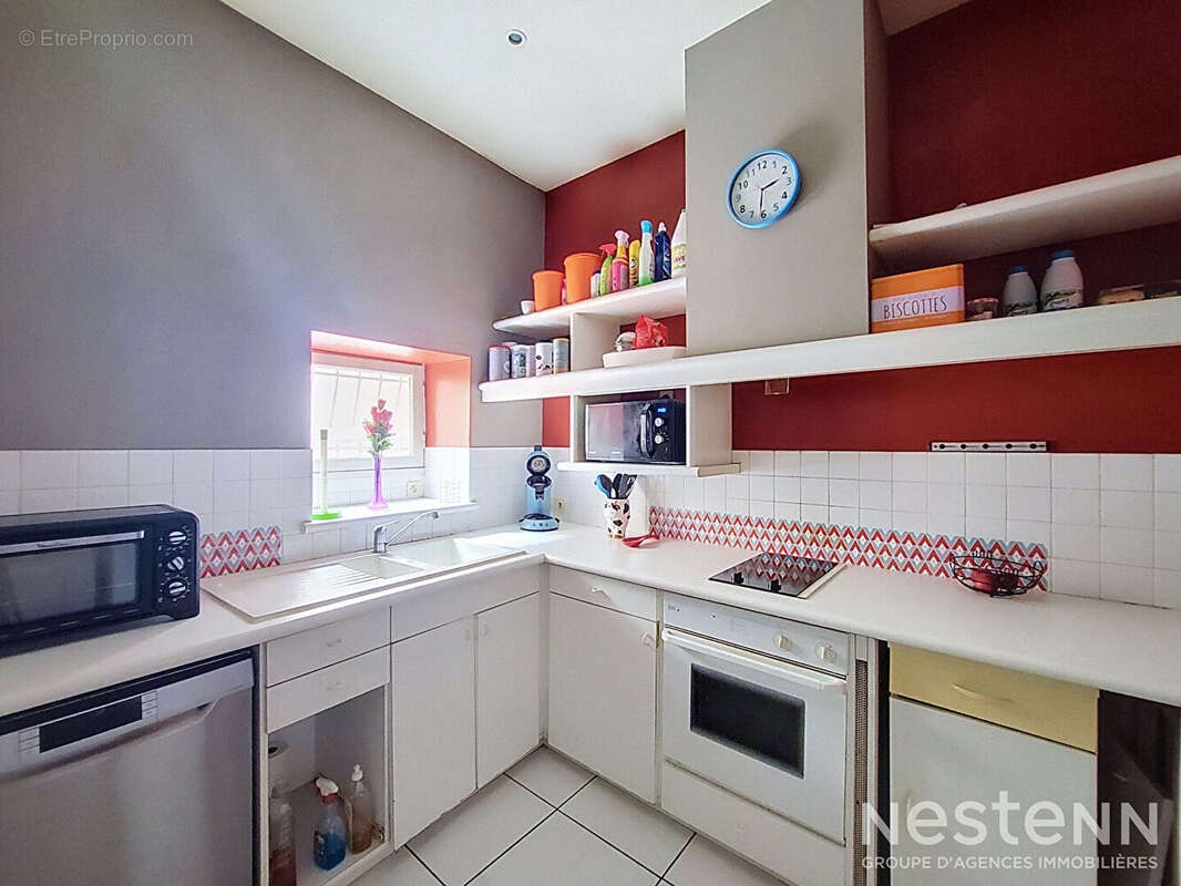 À Vendre Immeuble de rapport avec local commercial de 70 m² et appartement de 84 m² loués au coeur historique de Condom - photo 2