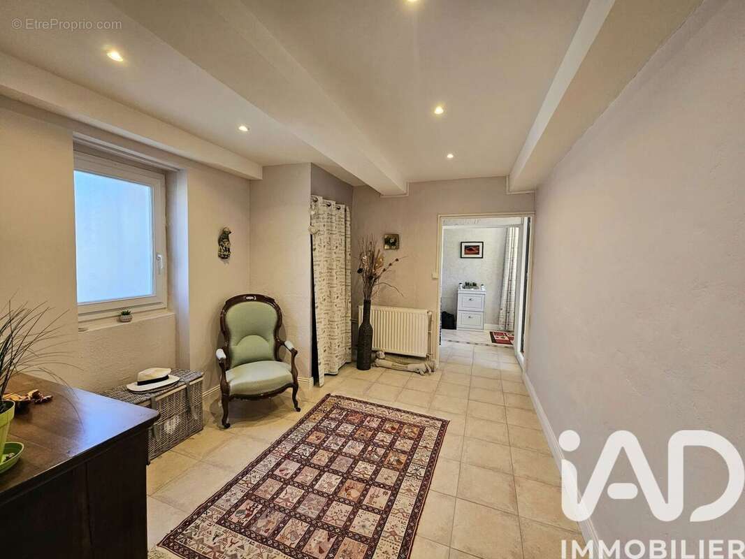 Maison 150 m² à Les Granges-Gontardes  - photo 7