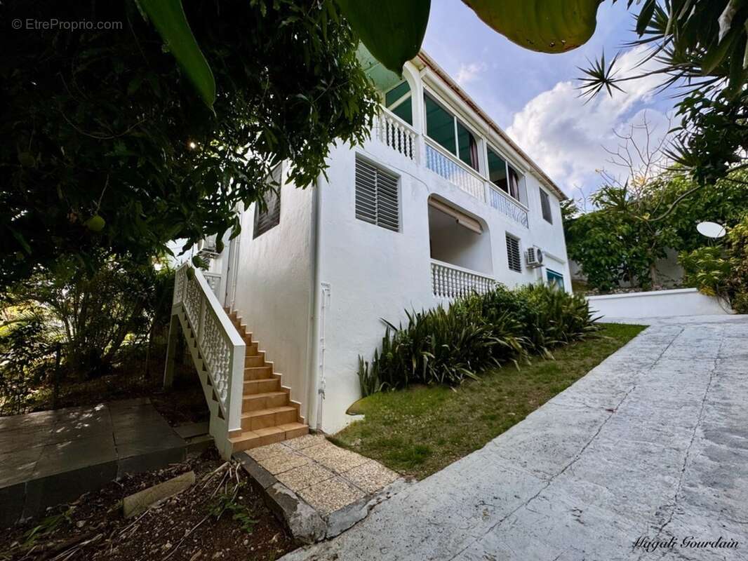 A vendre - propriété avec deux habitations indépendantes au cœur d’un jardin tropical à sainte-anne - photo 11