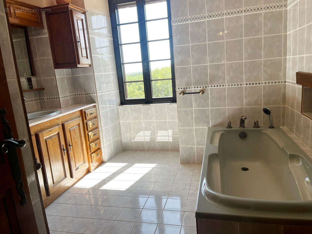 Très belle propriété à vendre dans le sud du Lot sur les hauteurs avec une superbe vue - photo 16
