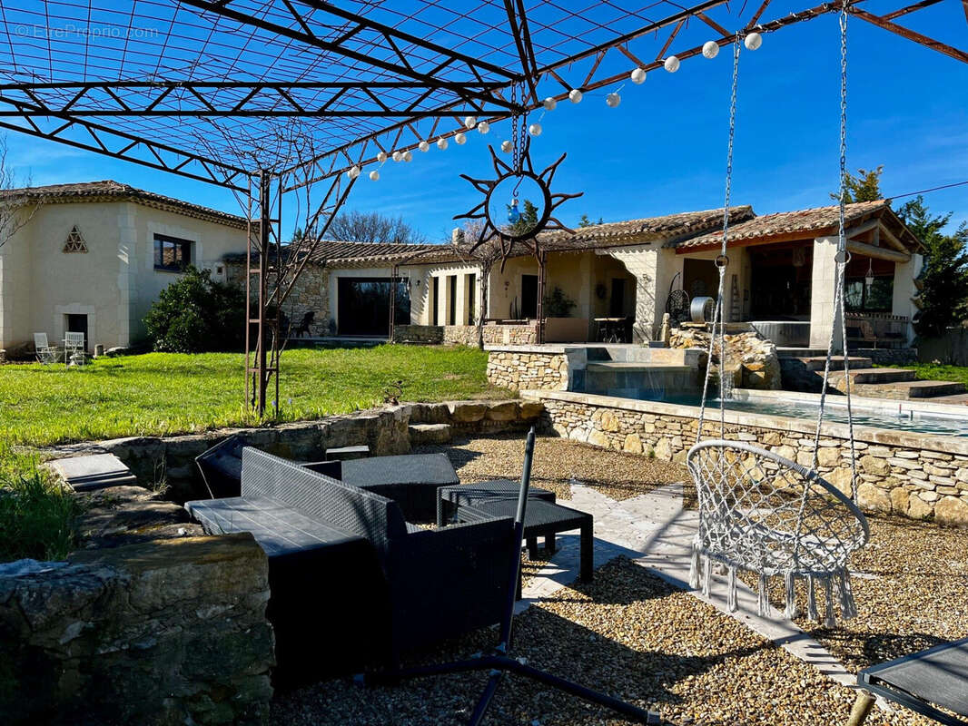 Maison à SAINTE-CECILE-LES-VIGNES