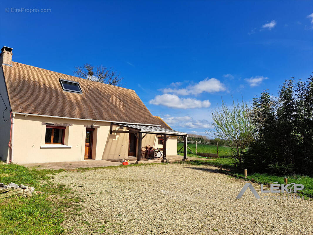 Maison à COURCELLES-LA-FORET