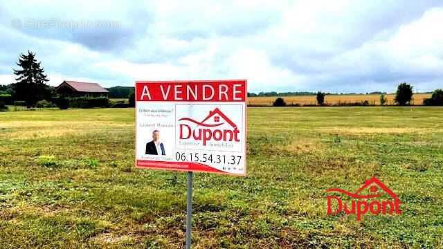 Terrain à MOREMBERT