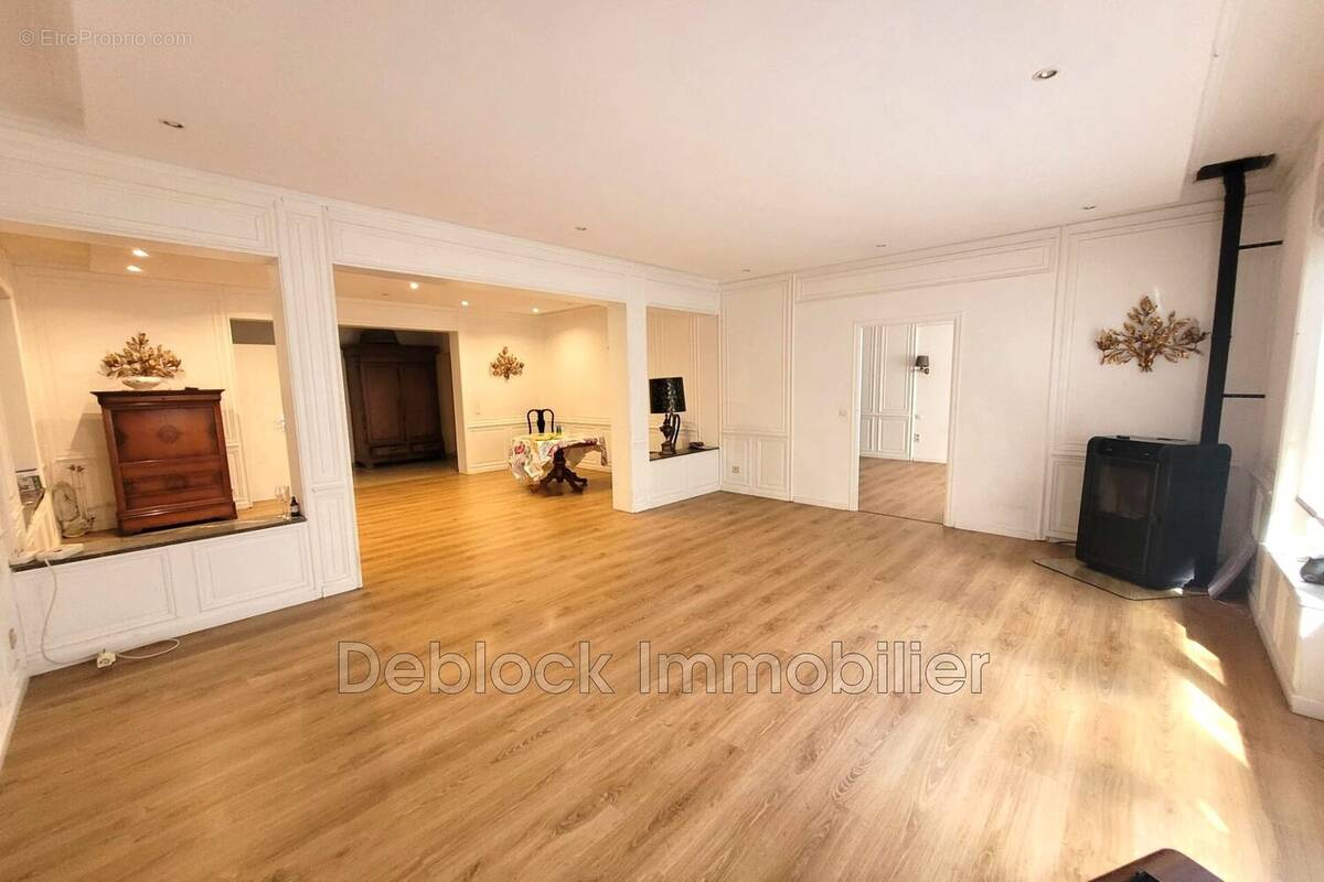 Commerce à TETEGHEM