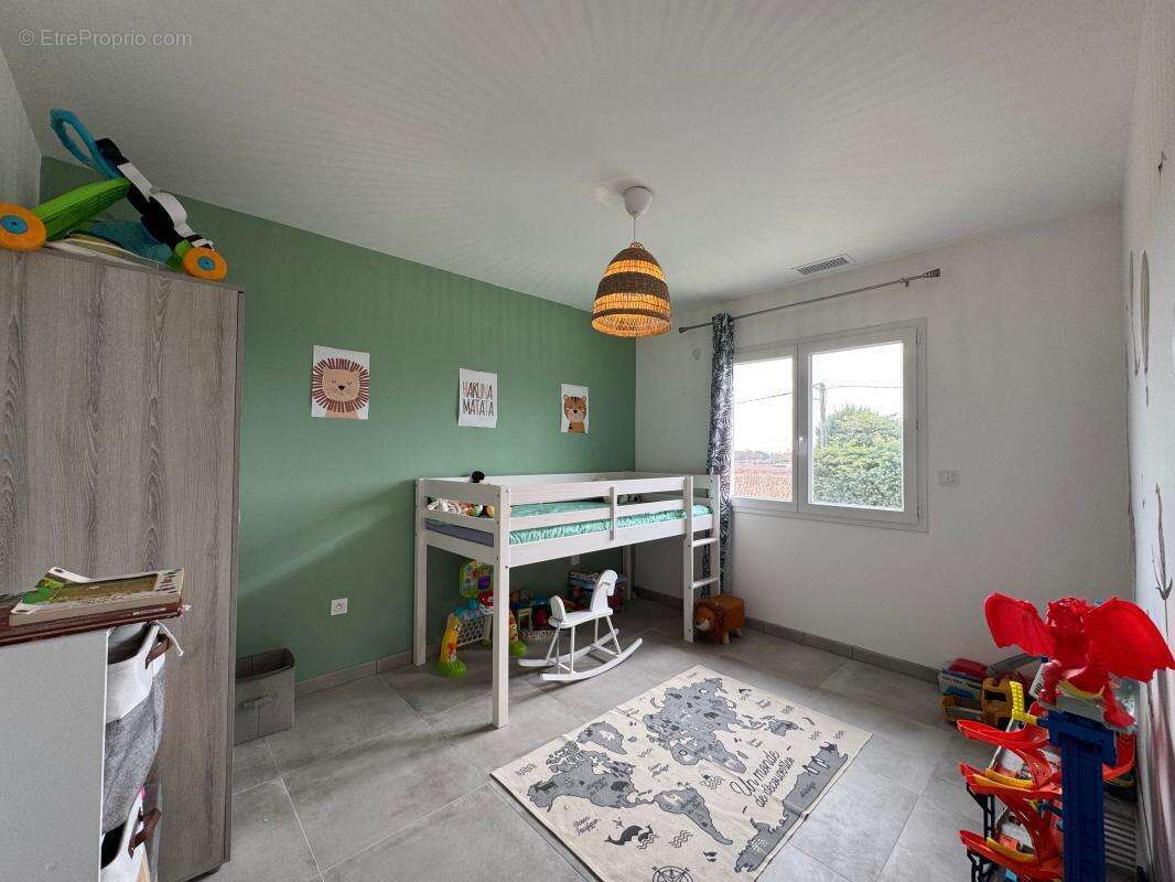 Villa avec piscine et garage - PINET - photo 14