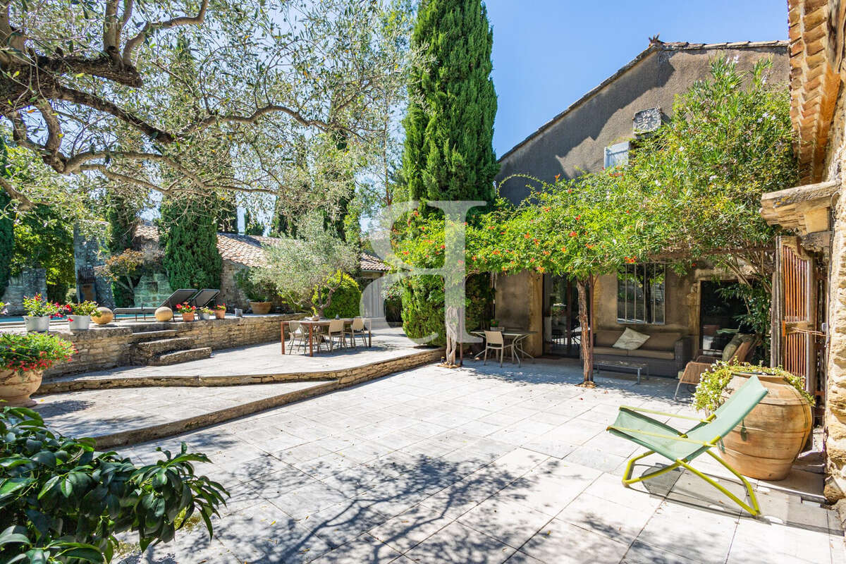 Maison 625 m² à Maubec  - photo 8