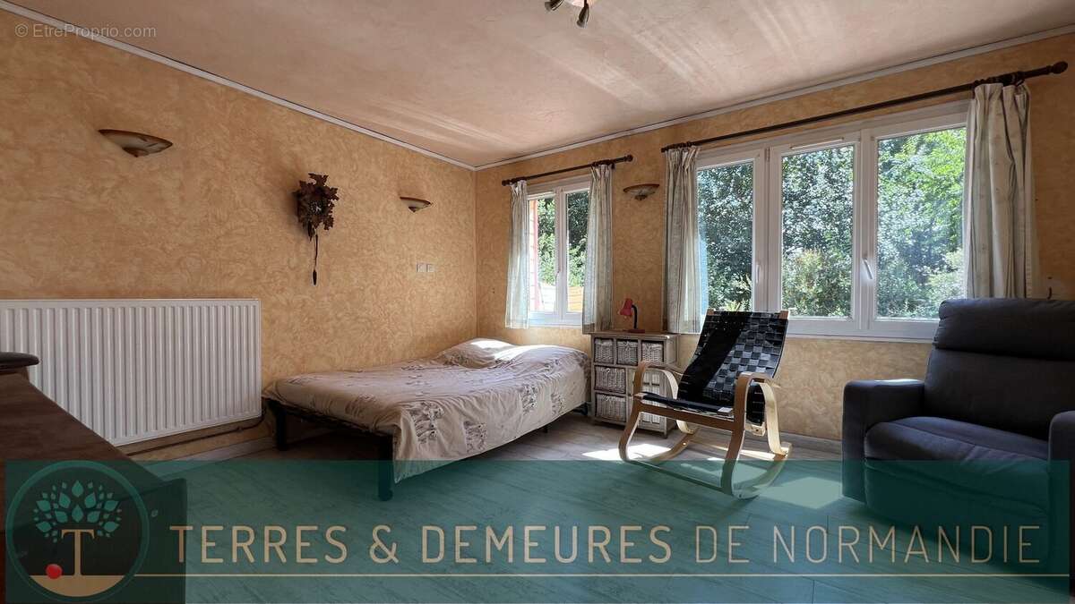A vendre Propriété touristique de charme au cur de la campagne normande, offrant un cadre paisible et un fort potentiel d'activ - photo 8