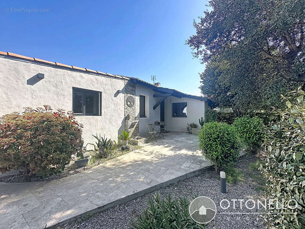 Maison à ROQUEBRUNE-SUR-ARGENS